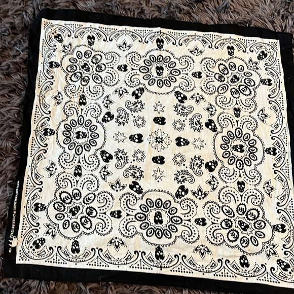 100% cotton bandanna black and white with skulls and paisley. - Picture 1 of 5